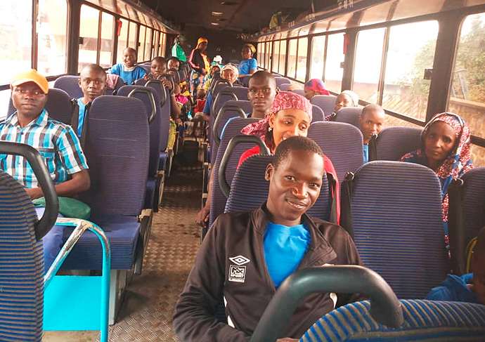 Reise Kinder Ashia Bus Kamerun