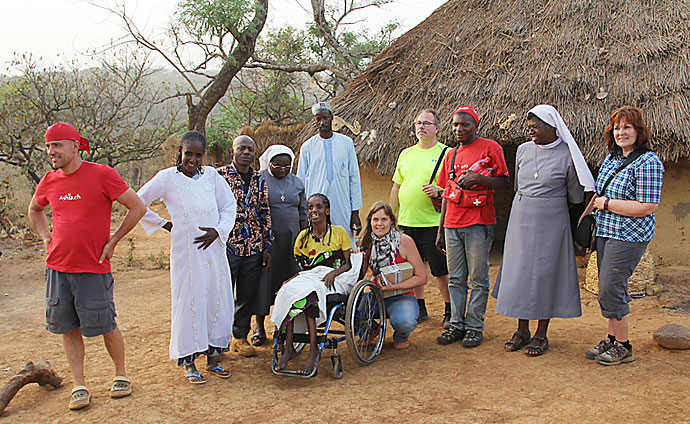 Rollstuhl Kamerun Hilfswerk