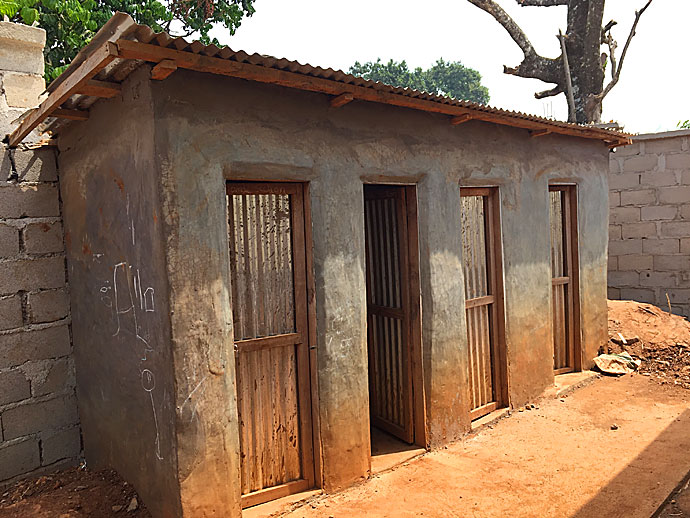 Toilette Kamerun Dusche