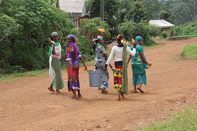 Schulsponsoring Mädchen Kamerun Koblab