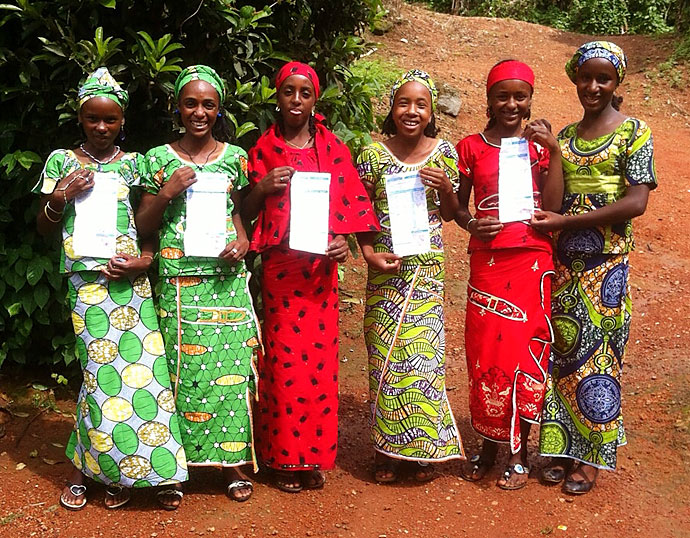 Schulsponsoring Mädchen Kamerun Koblab