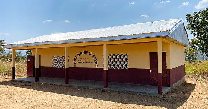 Primarschulhaus Grundschule Kamerun Sissim Kinderhilfswerk Ashia