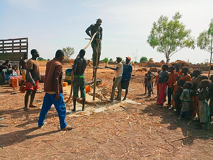 Brunnenbau Kamerun Hilfswerk für Kinder