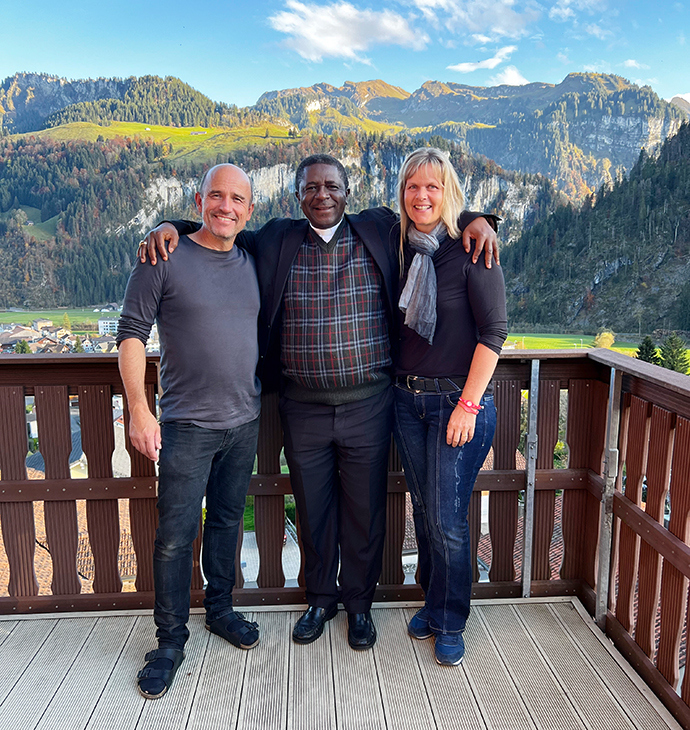 Kamerun Bamenda Unteriberg Schweiz Besuch Erlebnisse Erzbischof Andrew Nkea Kinderhilfswerk Ashia