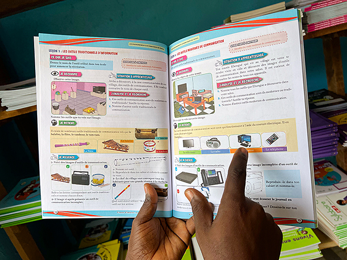 Schulbücher für Afrika Unterstützung Bildung Kamerun Schulbuch