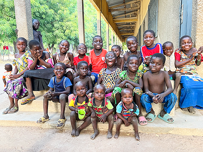 Kamerun Kinderhilfswerk Kindern helfen Afrika Unterstütung