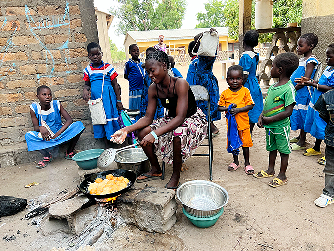 Kamerun Kinderhilfswerk Kindern helfen Afrika Unterstütung
