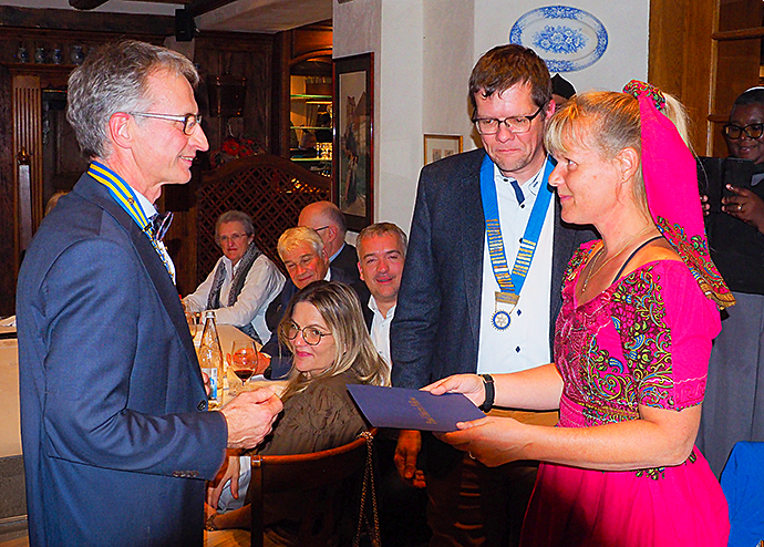 Paul Harris Fellow Rotary Ashia Kamerun Katja Bruhin