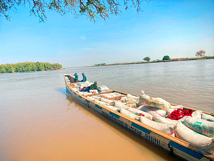 Hirse Hungersnot Logone-Birni Kamerun Hunger Hirsetransport Piroge