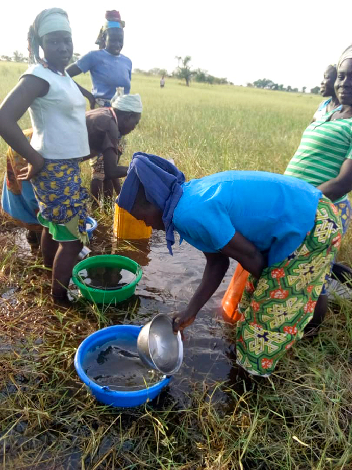 Wasserprojekt Kamerun Trinkwasser schmutzige Pfütze