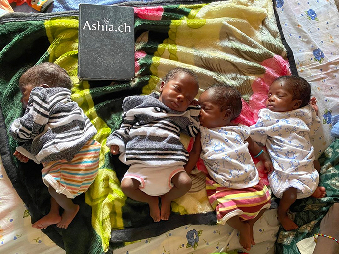 Vierlinge Mehrlinge Mehrlingsgeburt Ashia Kamerun