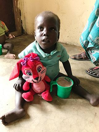Patenkind Kamerun mangelernährtes Mädchen