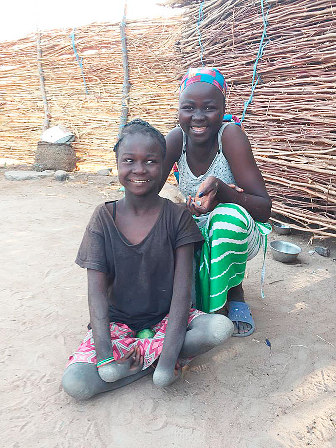 behindertes Mädchen Patenkind Kamerun
