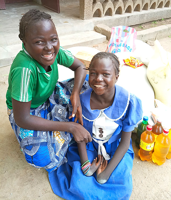 behindertes Mädchen Patenkind Kamerun