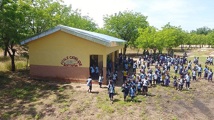 Schulhaus Afrika Kamerun Moutourwa