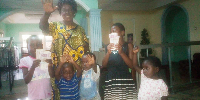 Waisenhaus St.Arnille Douala Kamerun Schulgeld