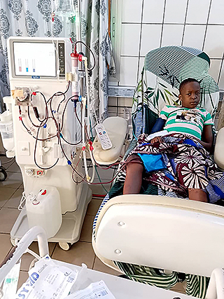 Leukämie Nierenversagen Kamerun Kind Spitalbehandlung